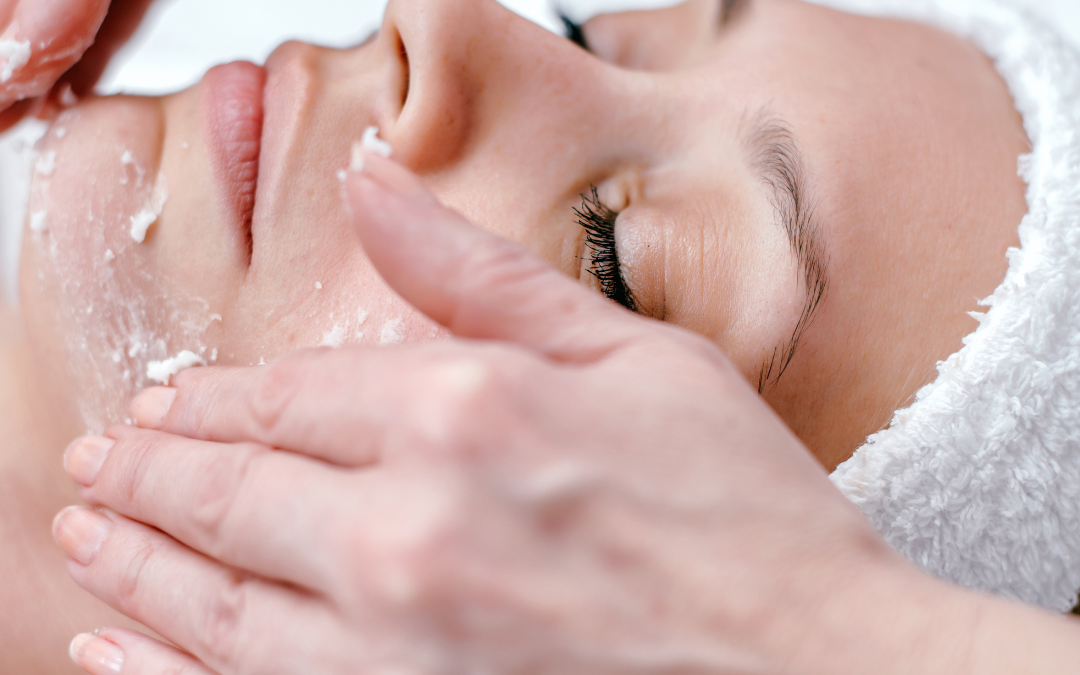 RECUPERA UNA PIEL SANA DESPUÉS DEL VERANO CON EL PODER DE LA EXFOLIACIÓN